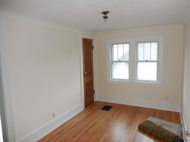 Building Photo - 714 5th St