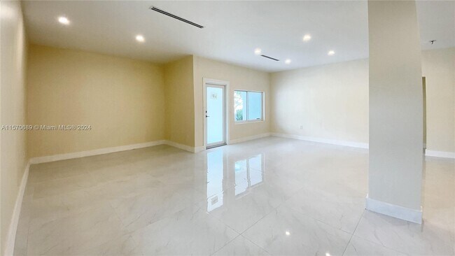 Foto del edificio - 48 NE 41st St