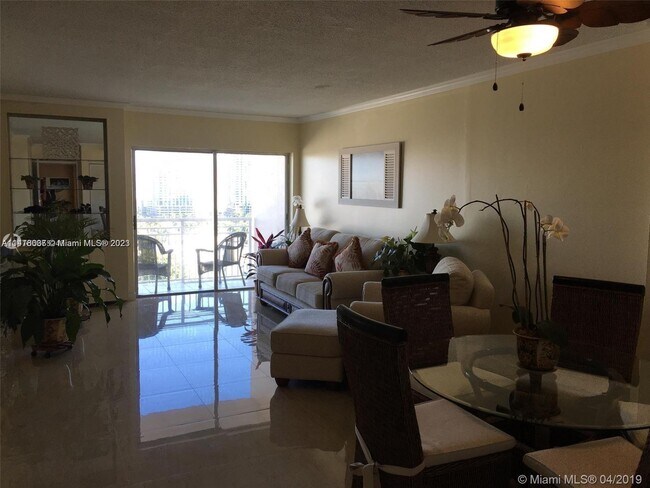 Building Photo - 400 Kings Point Dr