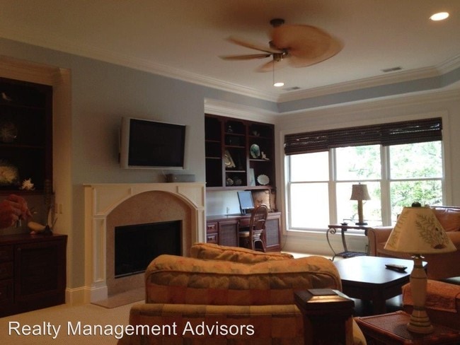Building Photo - 4 br, 3.5 bath House - 66 Crosstree Drive