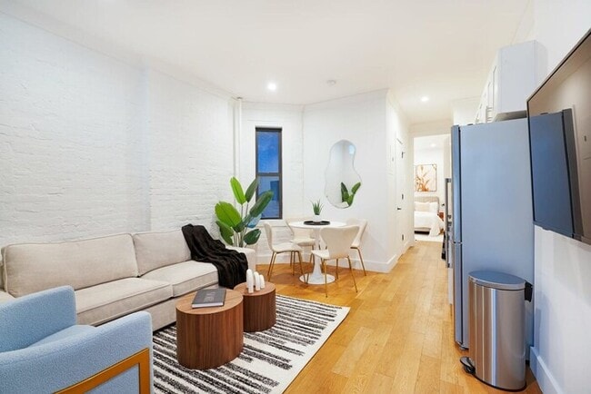 Building Photo - 1290-8 New Renovated 2 Bedrooms in UES