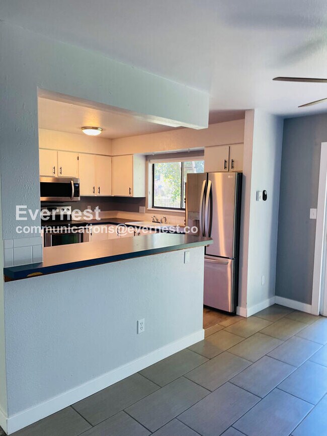 Foto del edificio - 1701 Ridgewood Rd