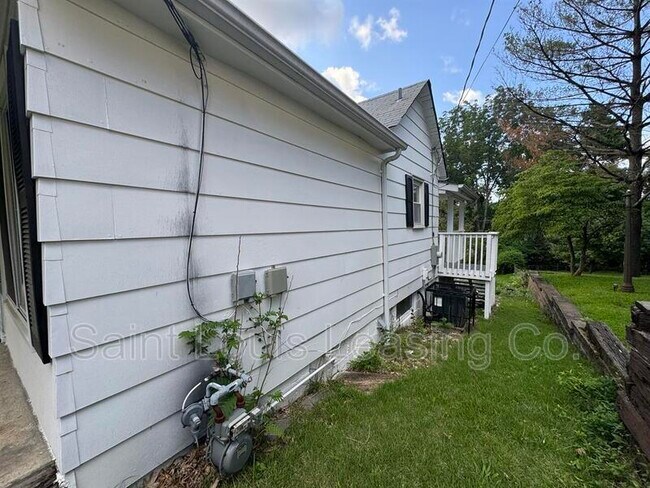 Building Photo - 10565 Hobday Ave