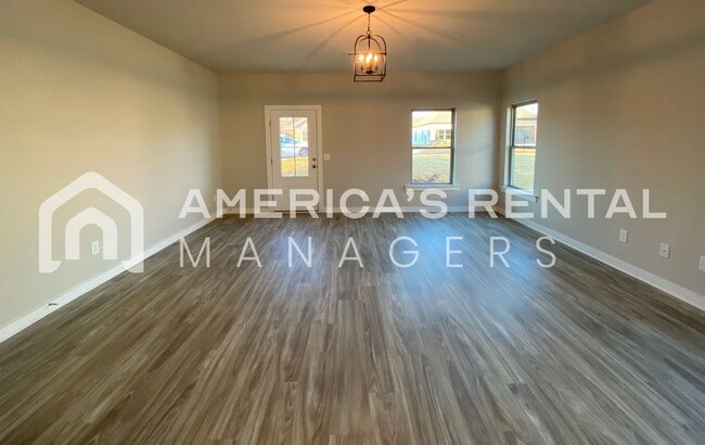 Building Photo - Home for Rent in Weaver AL. Available to View with 48 Hours Notice!!!