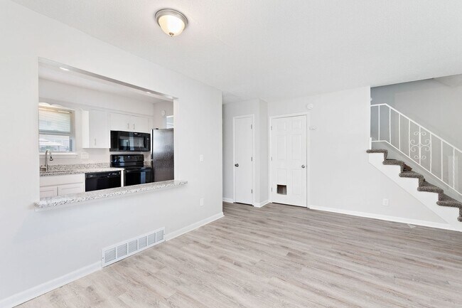 Foto del edificio - Roomy Belton Duplex Near Downtown with Basement Space