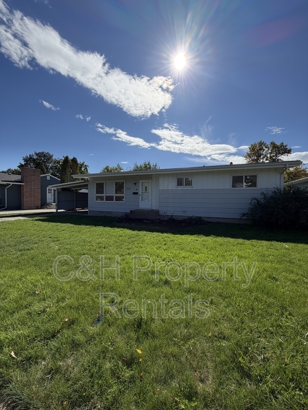 Building Photo - 2520 Lillis Ln