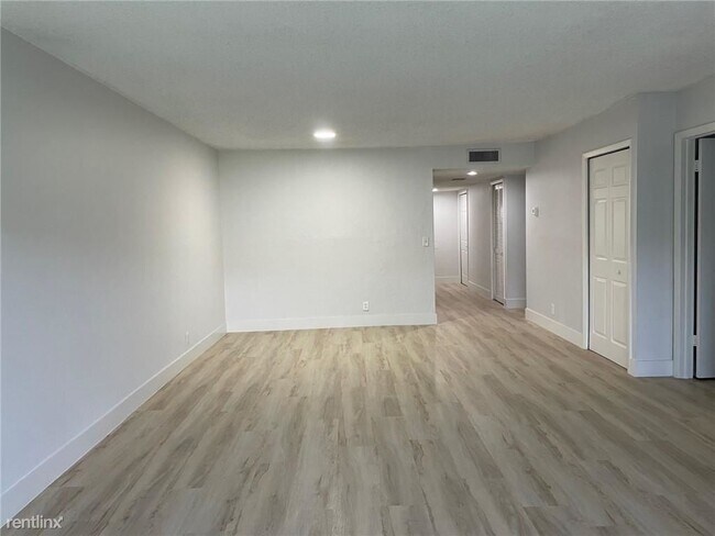 Building Photo - 2 br, 2 bath Condo - 235 Lakeview Dr Apt 102