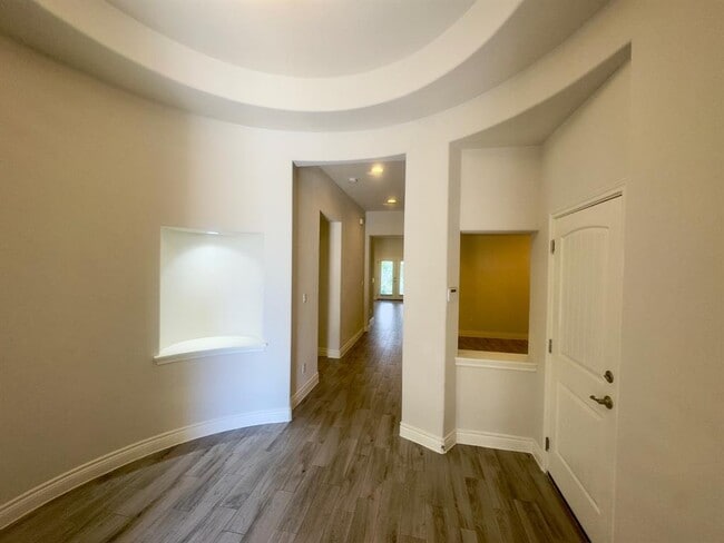 Building Photo - 150 Summer Pointe