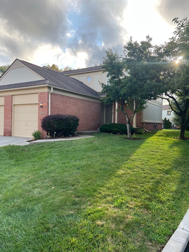 Foto principal - 3084 Village Cir