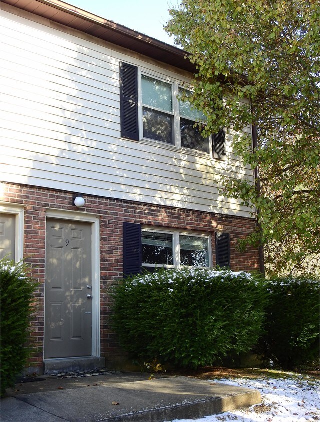 Primary Photo - 621 Westport Rd