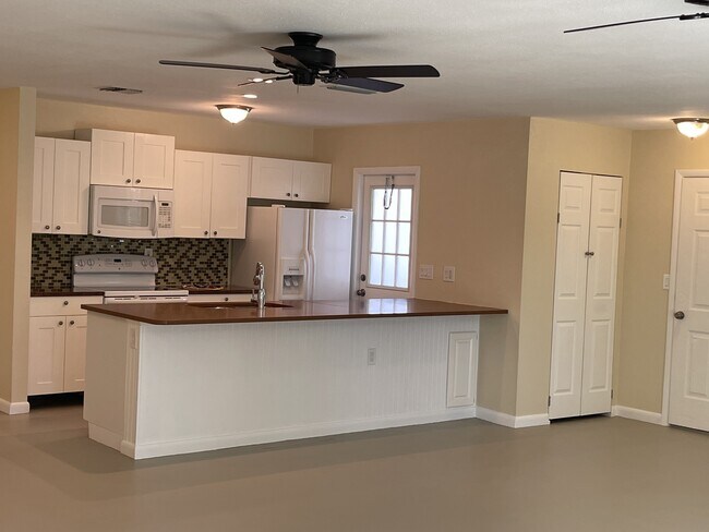 Foto del edificio - 6185 Deming Ave