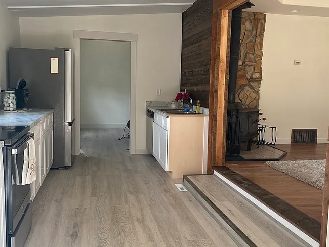 Building Photo - Charming 3-Bedroom Home in the Heart of Th...