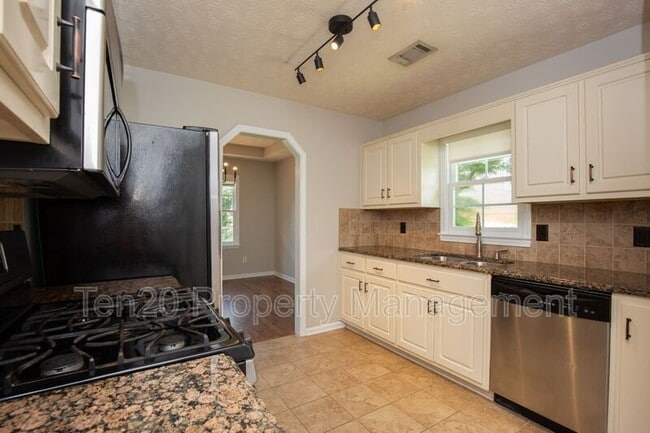 Building Photo - 1018 Sugar Mill Dr