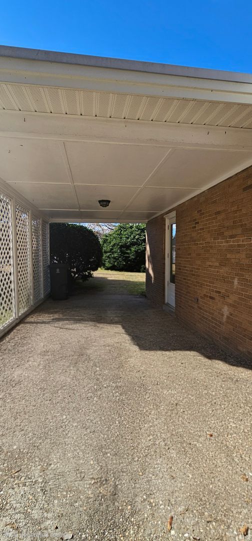 Foto del edificio - Serene 2BR Living in Seagate Near Market Common