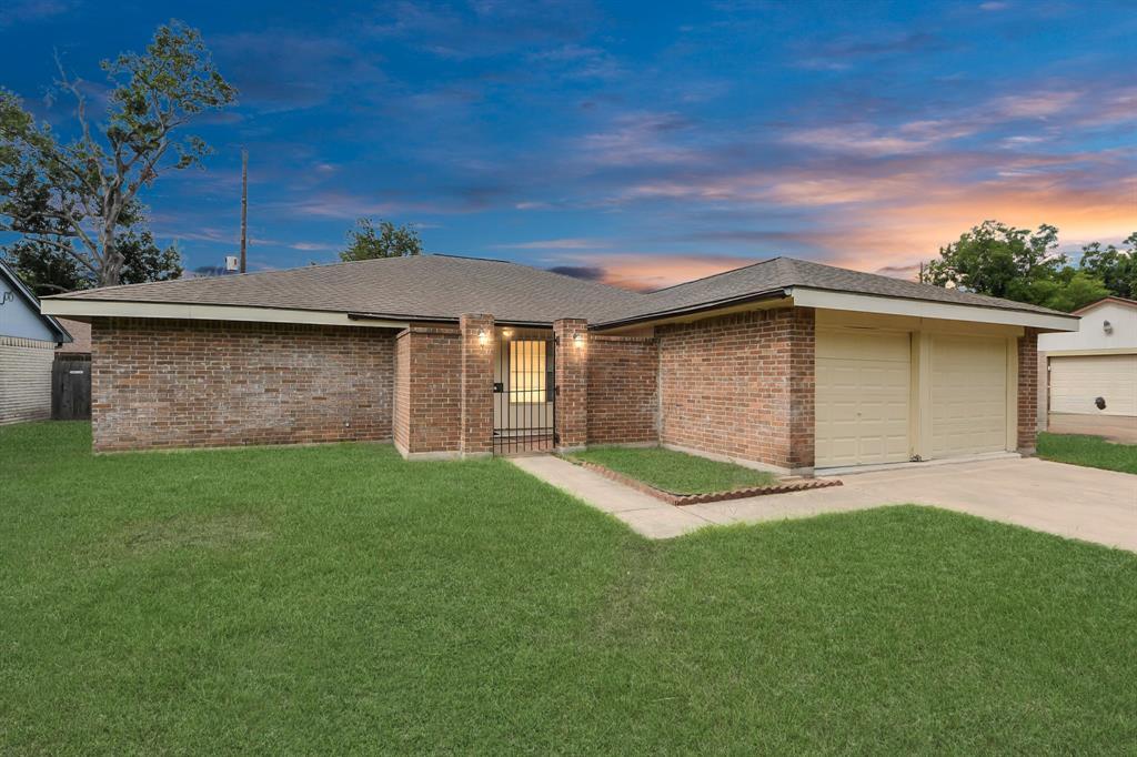Foto principal - 13610 Piney Oaks Dr