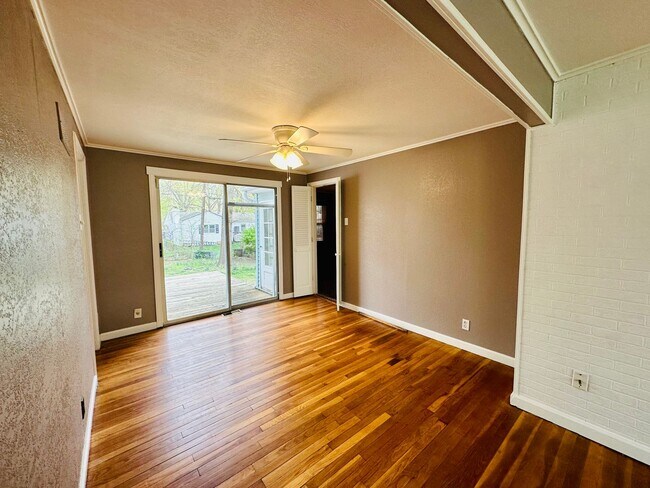 Foto del edificio - 7047 Linden St