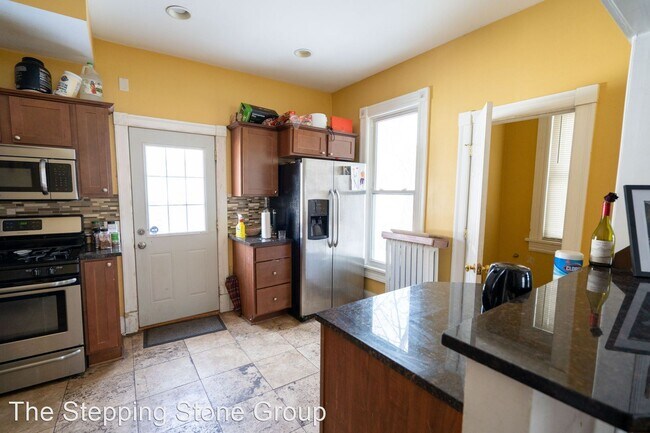 Building Photo - 3 br, 1.5 bath Condo - 520 West 31st Stree...