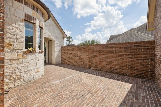 Foto del edificio - 19403 Sanctuary Robin Ln