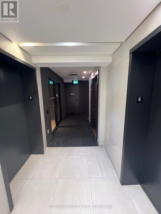 Photo du bâtiment - 4065 Confederation Pkwy