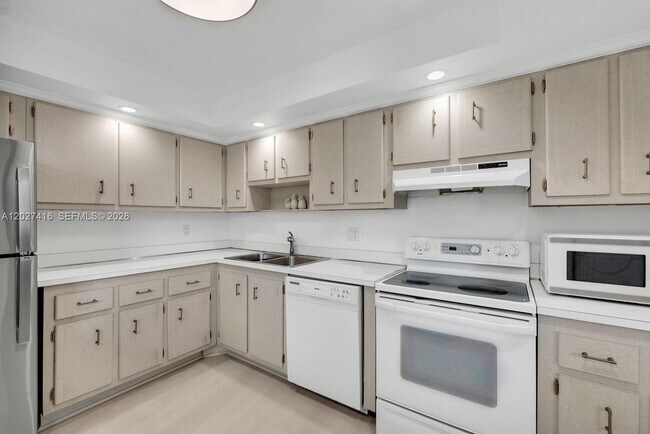 Building Photo - 200 Ocean Trail Way