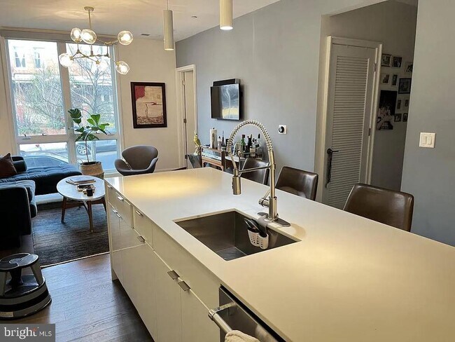 Building Photo - 1380 Quincy St NW