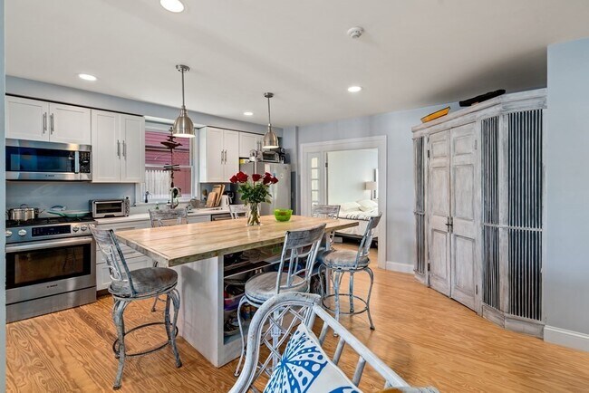 Building Photo - 75 Rocky Neck Ave