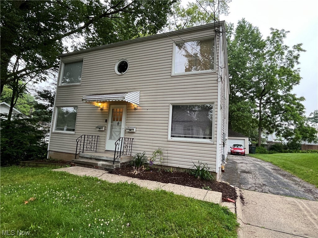2053 13th St Unit 1, Cuyahoga Falls, OH 44223 Room for Rent in