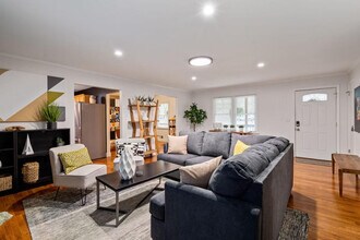 Building Photo - 306 Jason Ct