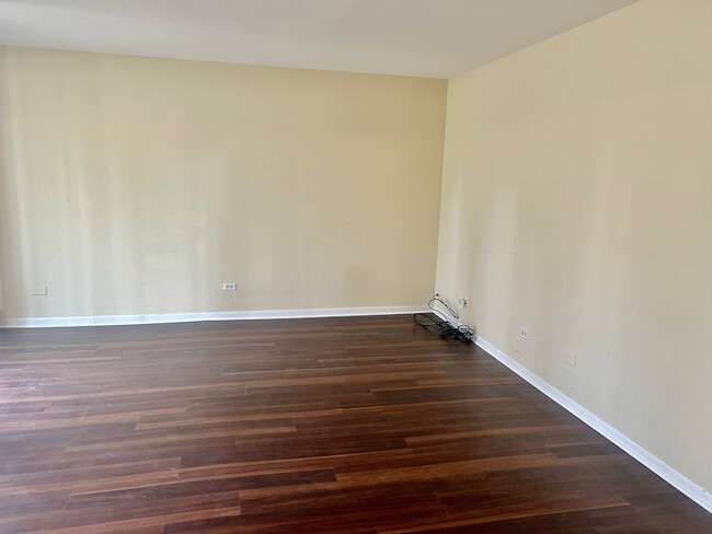 Building Photo - 1440 N Evergreen Ave