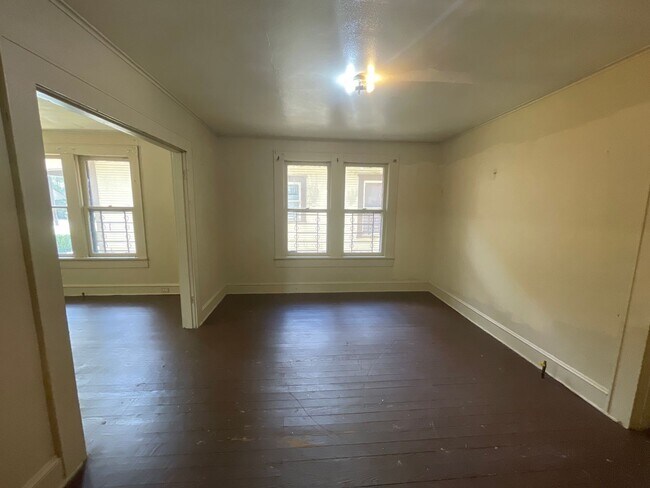 Building Photo - Two Bedroom Home