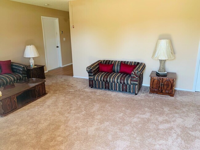 Building Photo - Home now available in Buenaventura Lakes!