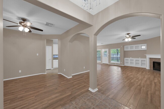 Foto del edificio - 107 W Russet Grove Cir