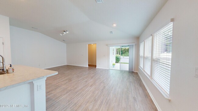 Foto del edificio - 544 Bluejack Ln