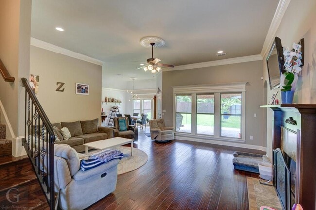 Building Photo - 364 Wood Springs