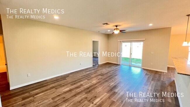 Building Photo - 7819 Valencia Rd