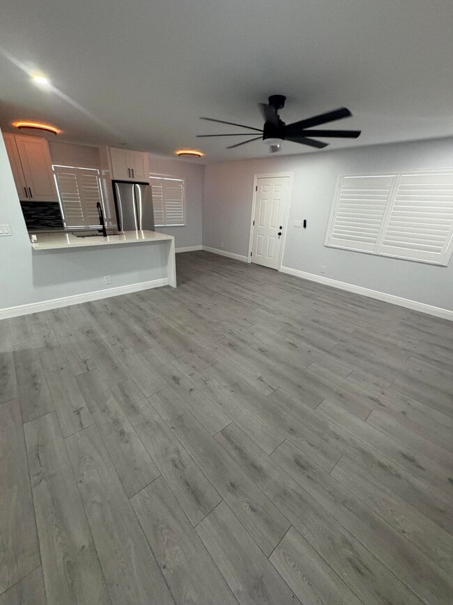 Building Photo - 29 Burgundy A