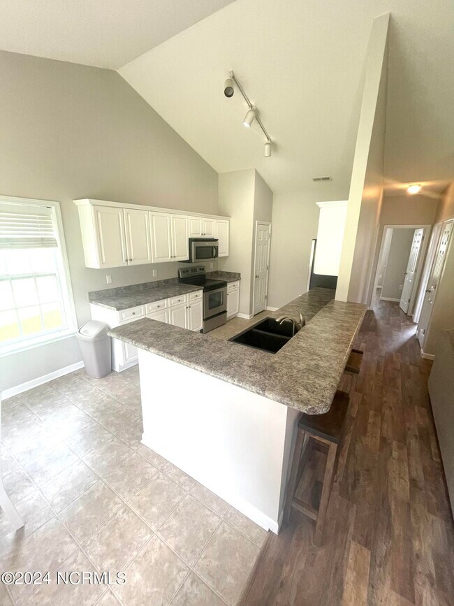 Foto del edificio - 145 Spring Leaf Ln