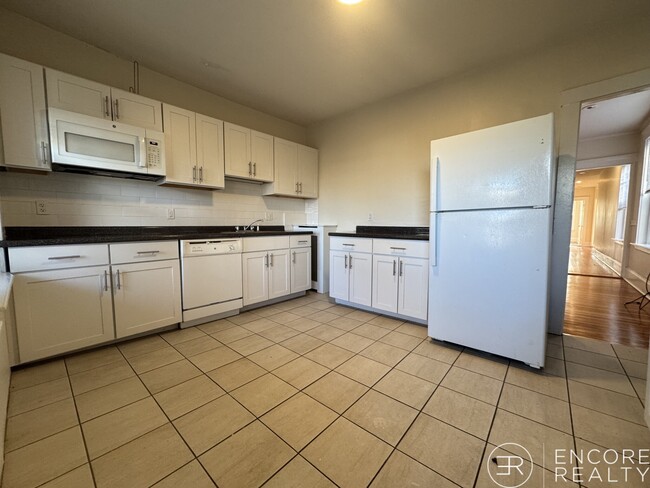 Building Photo - 10 Barrows St