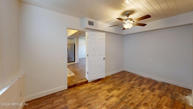 Foto del edificio - 6926 Camelot Rd