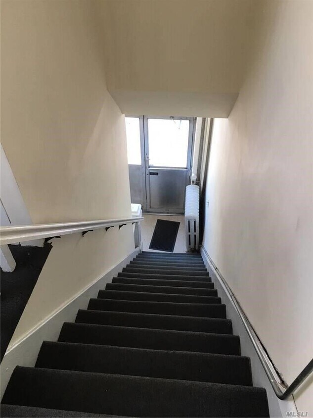 Building Photo - 129 Mineola Blvd