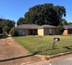 Building Photo - 5773 Belleau Dr