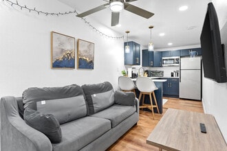 Building Photo - 1015 E 25th Ave