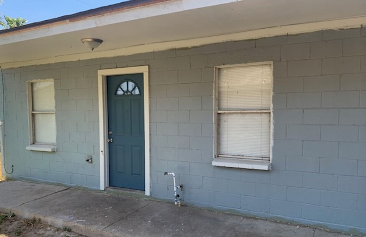 Foto principal - 809 W First St