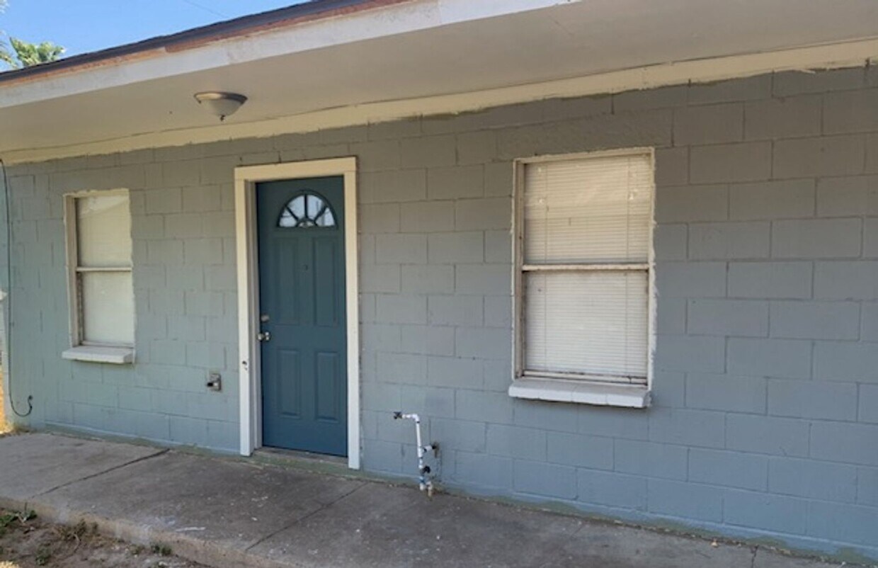 903 W First St Unit 4, Mission, TX 78572 Room for Rent in Mission, TX