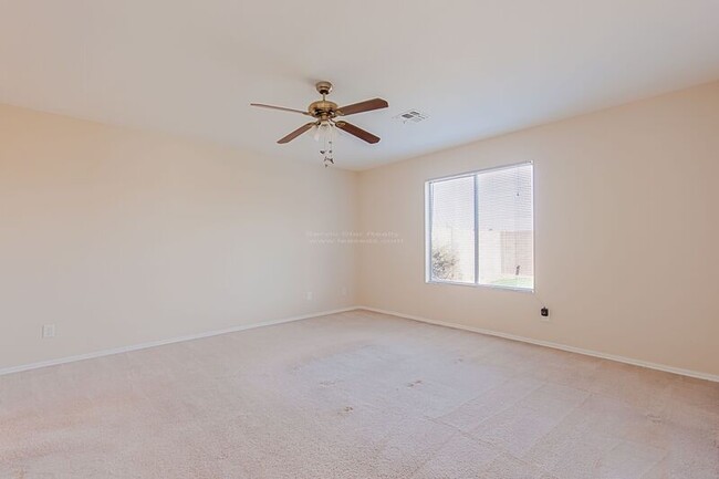Foto del edificio - 10932 E Clovis Ave