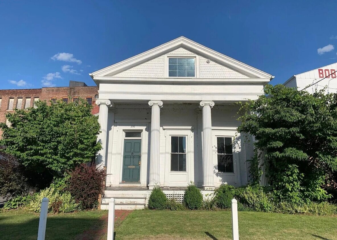 Primary Photo - 250 Washington St