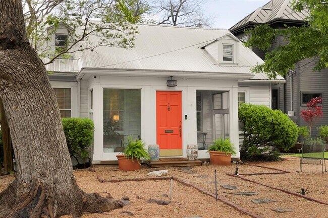 Building Photo - 1704 Hartford Rd
