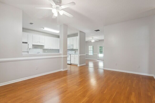 Building Photo - Luxurious Oasis at 435 City Park Dr: A Cap...
