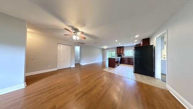 Foto del edificio - 6475 Cedarbrook Dr