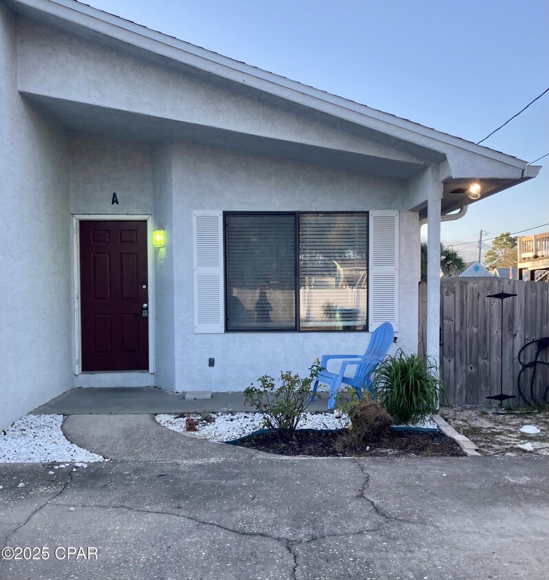 Foto principal - 3918 Raven St